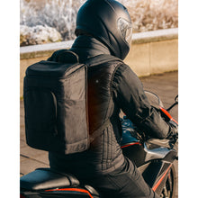 Cargar imagen en el visor de la galería, Lobo Nocturno HeatPro – Chaleco Calefactable Inteligente